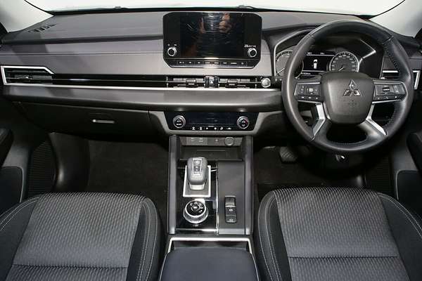 2024 Mitsubishi Outlander LS ZM