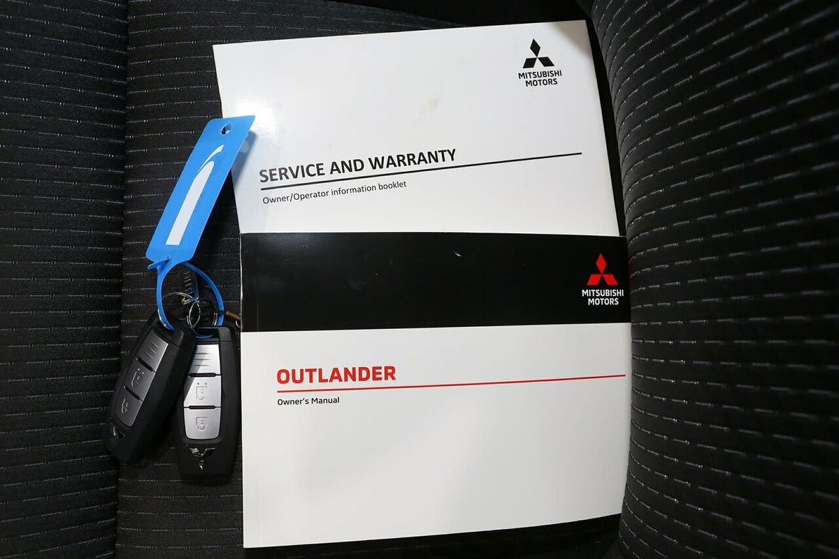 2024 Mitsubishi Outlander LS ZM