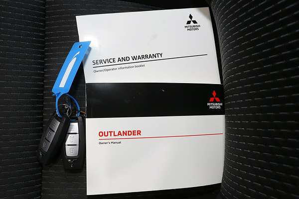 2024 Mitsubishi Outlander LS ZM