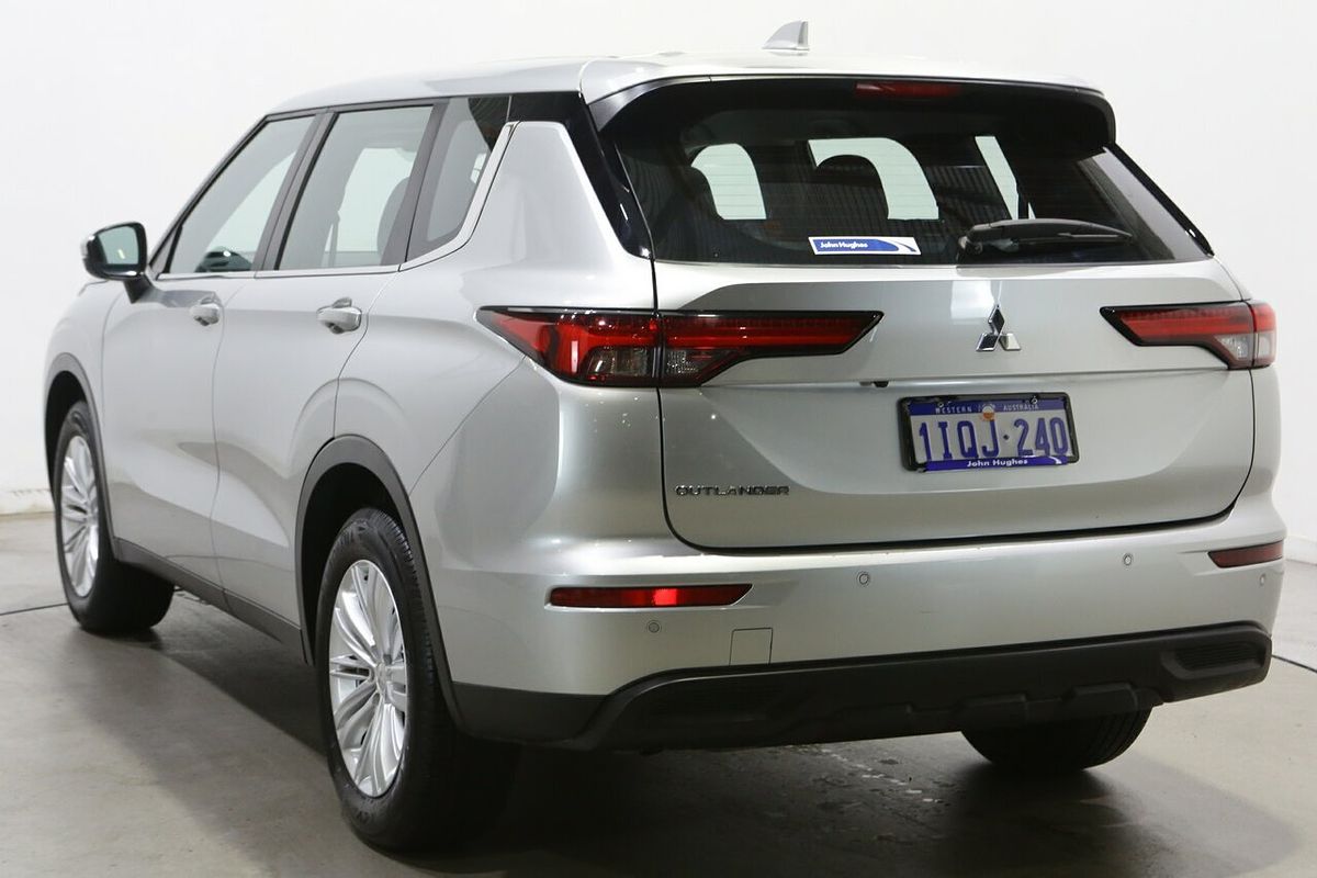 2023 Mitsubishi Outlander ES ZM