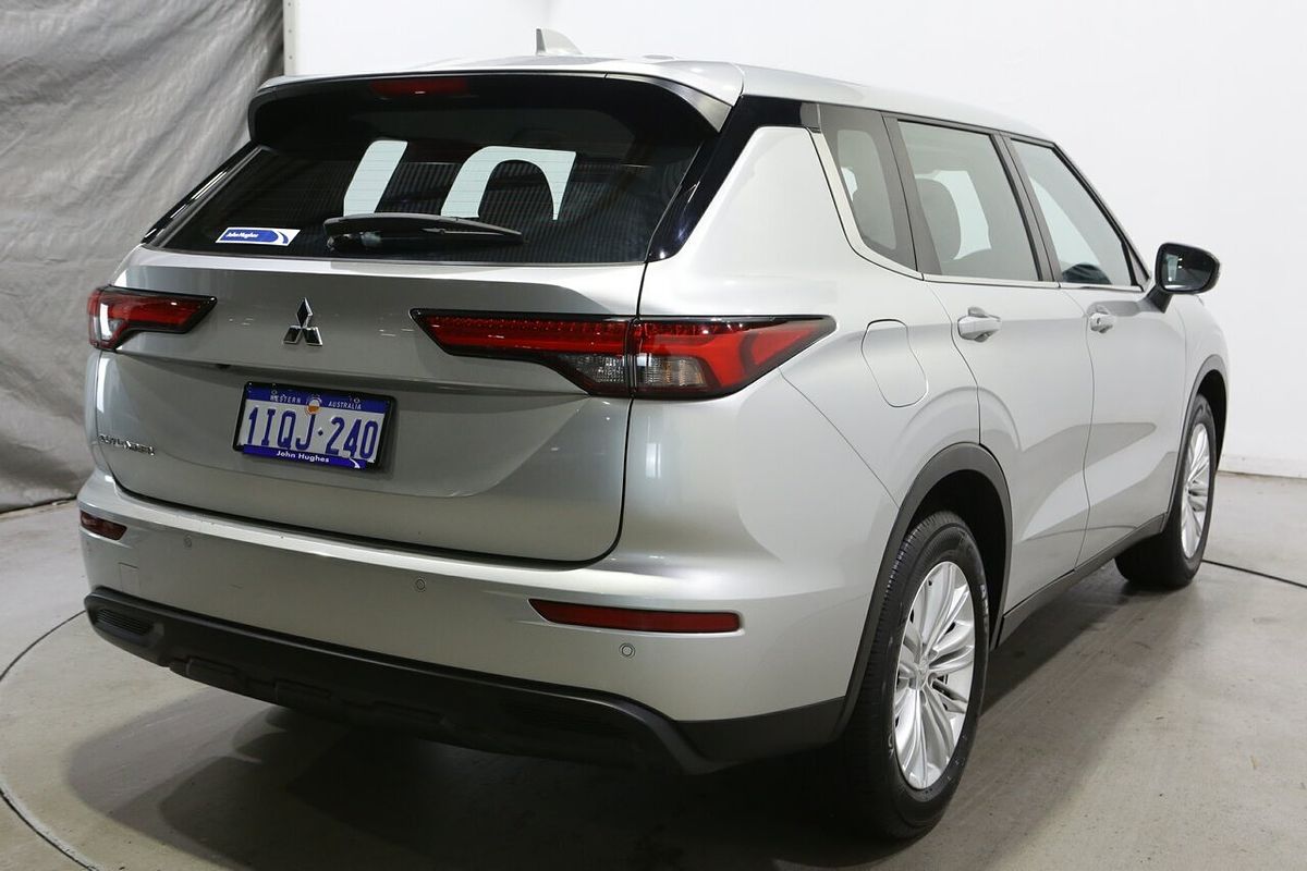 2023 Mitsubishi Outlander ES ZM