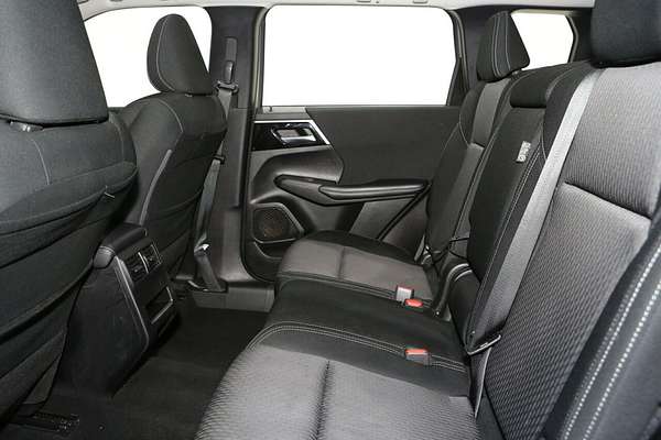 2023 Mitsubishi Outlander ES ZM