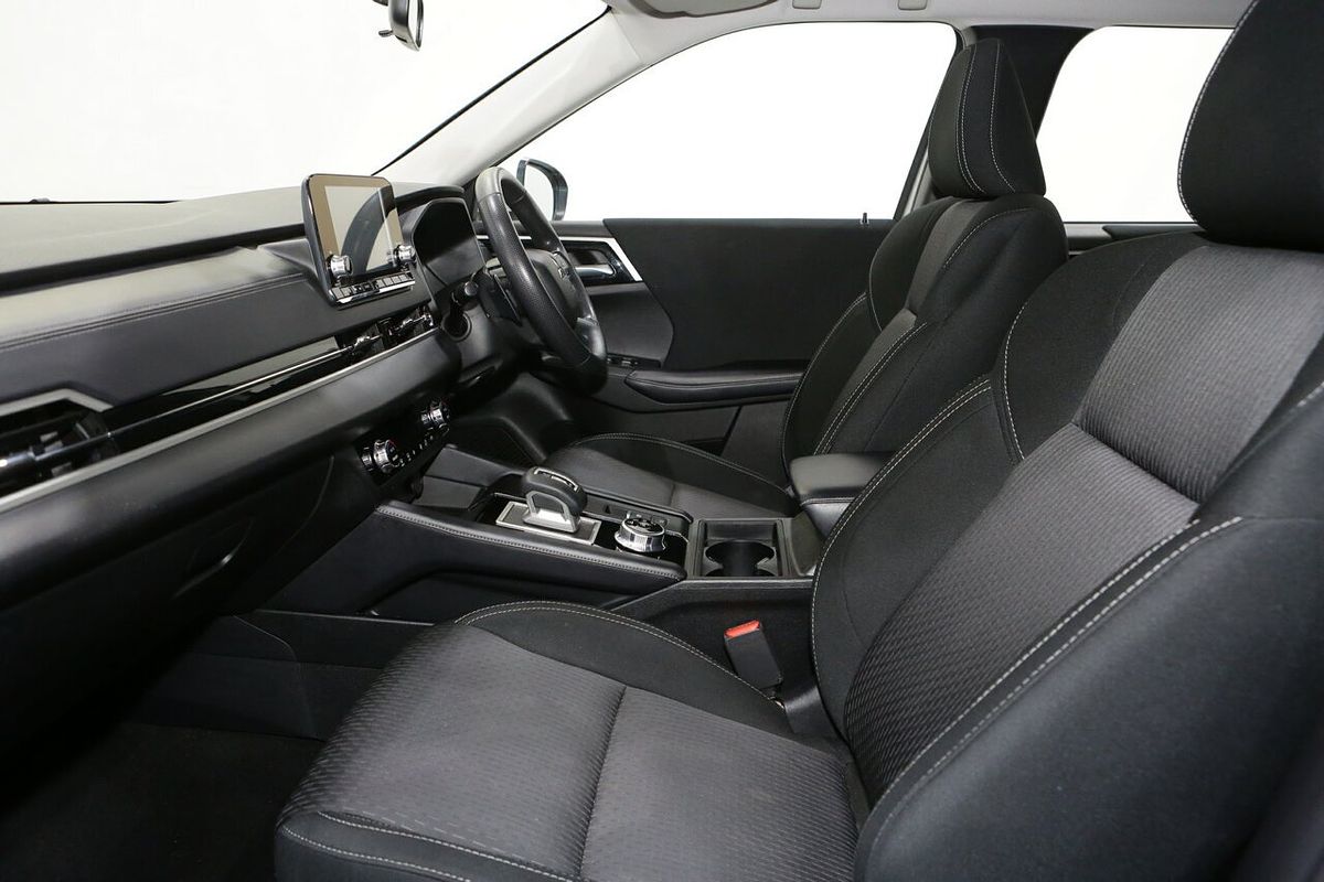 2023 Mitsubishi Outlander ES ZM