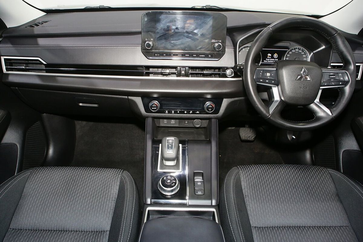 2024 Mitsubishi Outlander LS ZM