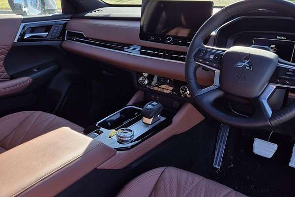 2025 Mitsubishi Outlander Exceed Tourer ZM