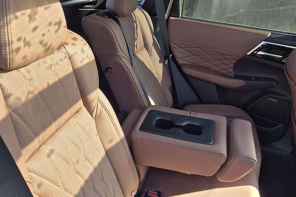 2025 Mitsubishi Outlander Exceed Tourer ZM