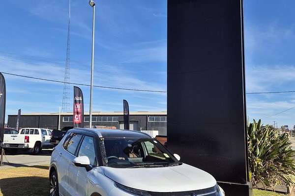 2025 Mitsubishi Outlander Exceed Tourer ZM