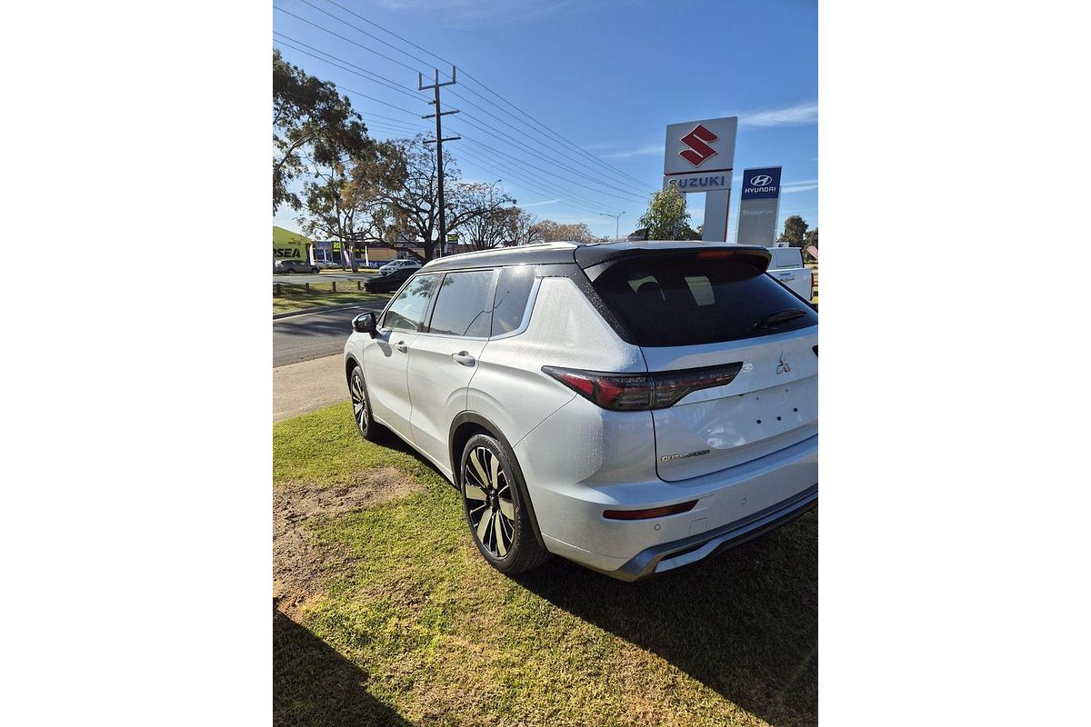 2025 Mitsubishi Outlander Exceed Tourer ZM