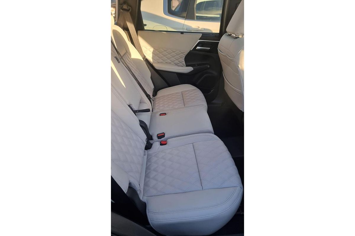 2024 Mitsubishi Outlander PHEV Exceed ZM