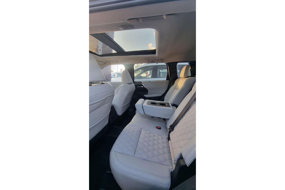 2024 Mitsubishi Outlander PHEV Exceed ZM