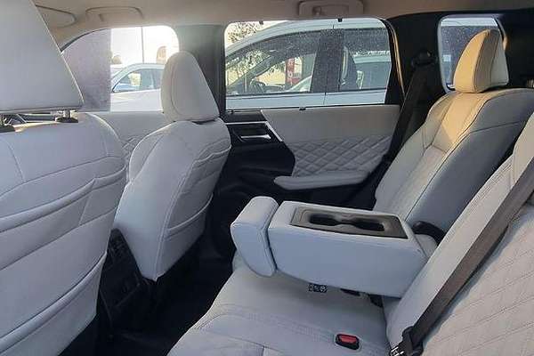 2024 Mitsubishi Outlander PHEV Exceed ZM