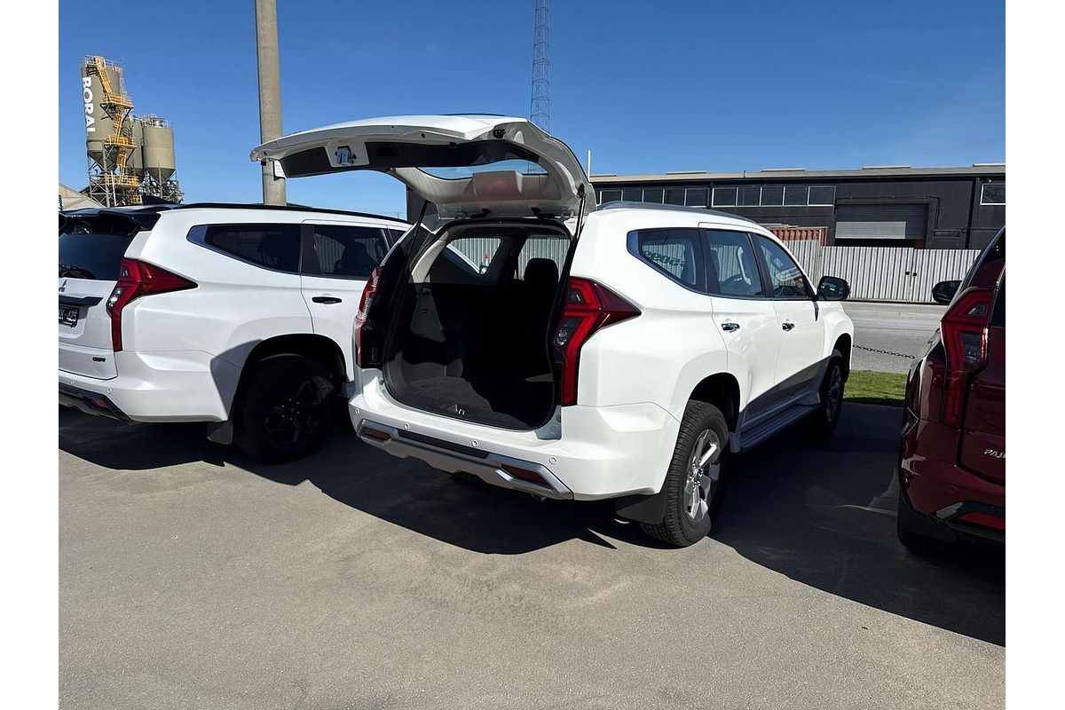 2024 Mitsubishi Pajero Sport GLX QF