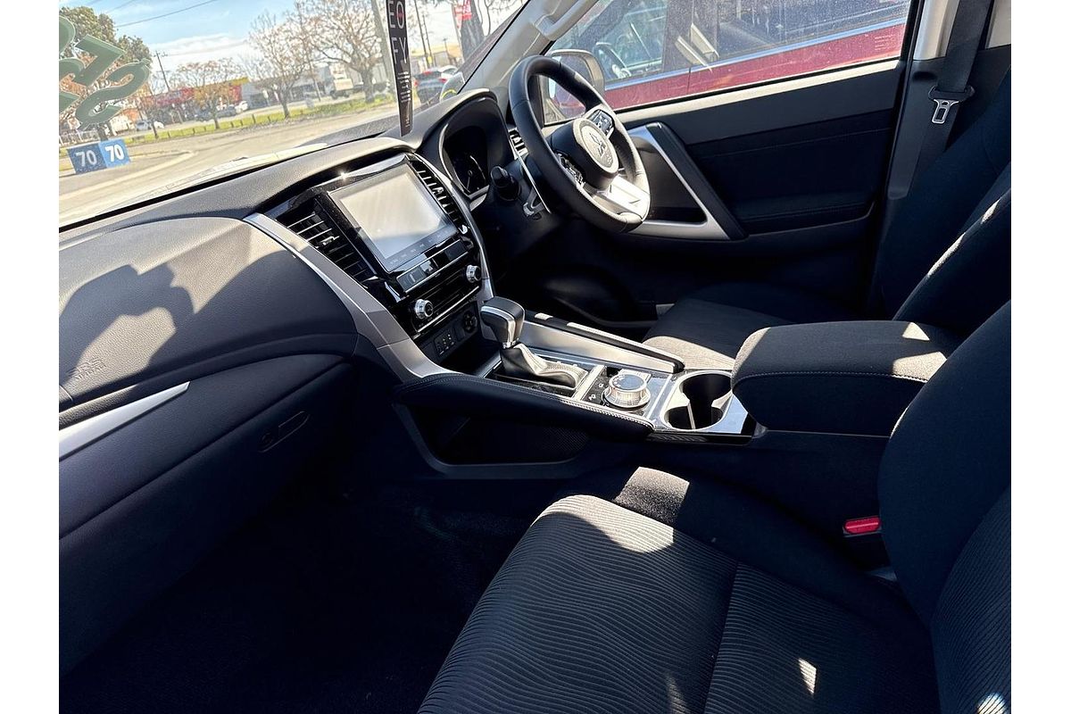 2024 Mitsubishi Pajero Sport GLX QF