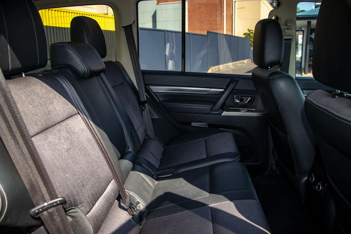 2015 Mitsubishi Pajero GLS NX