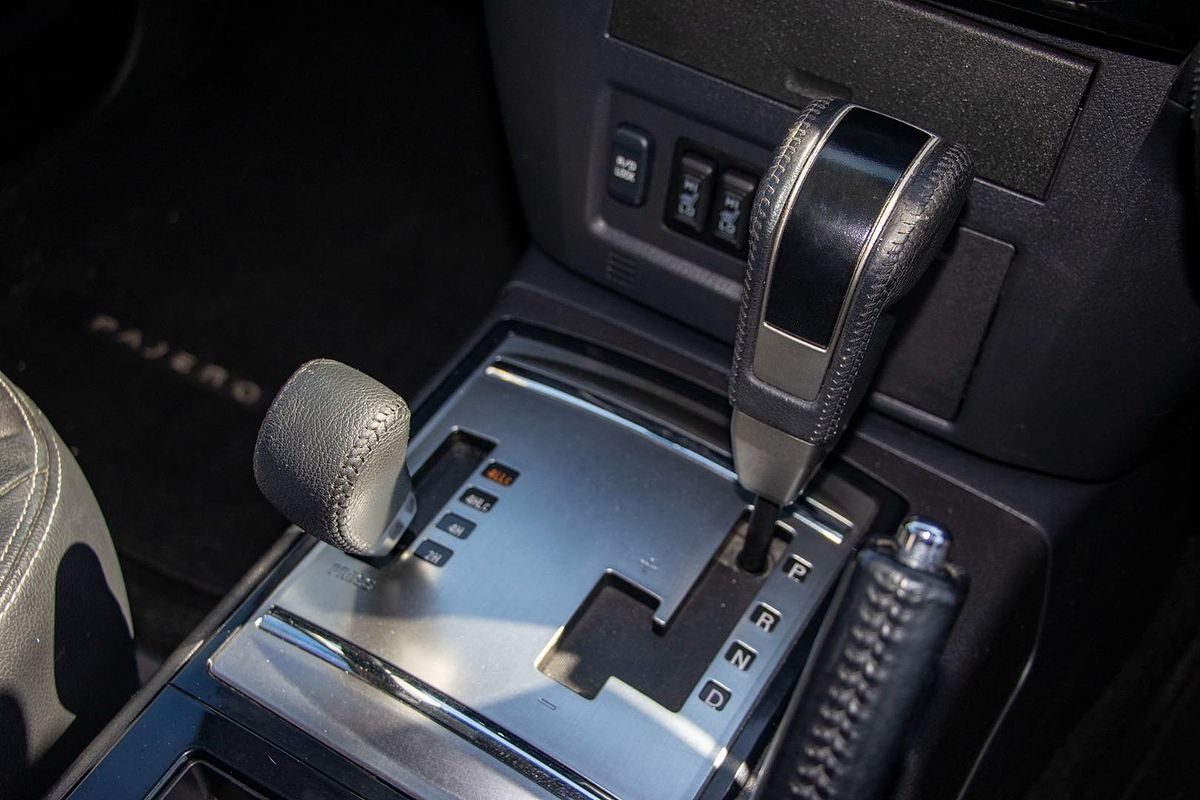 2015 Mitsubishi Pajero GLS NX