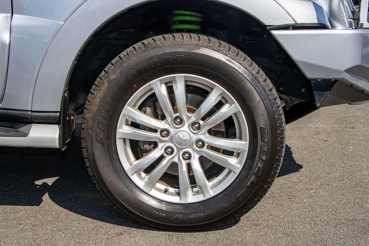 2015 Mitsubishi Pajero GLS NX