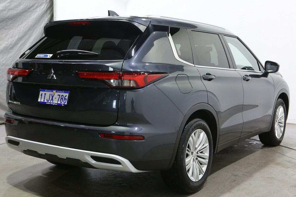 2024 Mitsubishi Outlander LS ZM