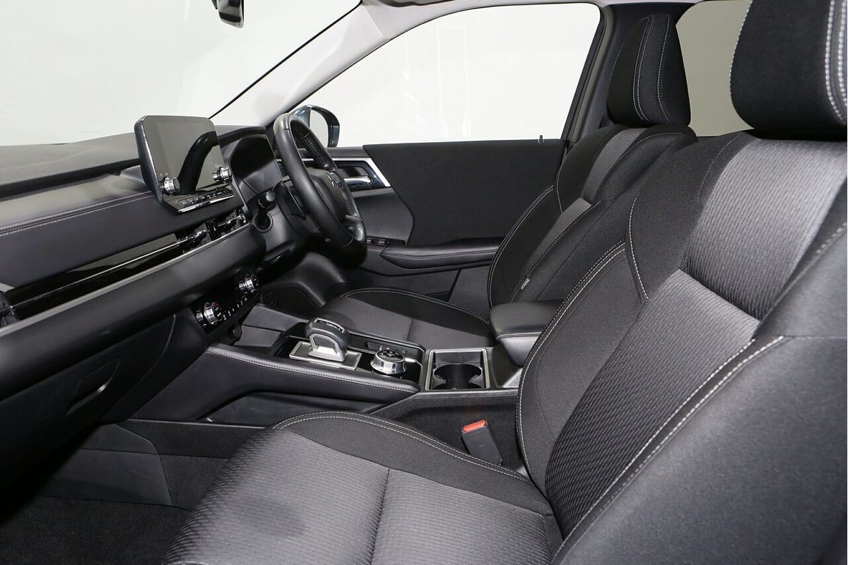 2024 Mitsubishi Outlander LS ZM