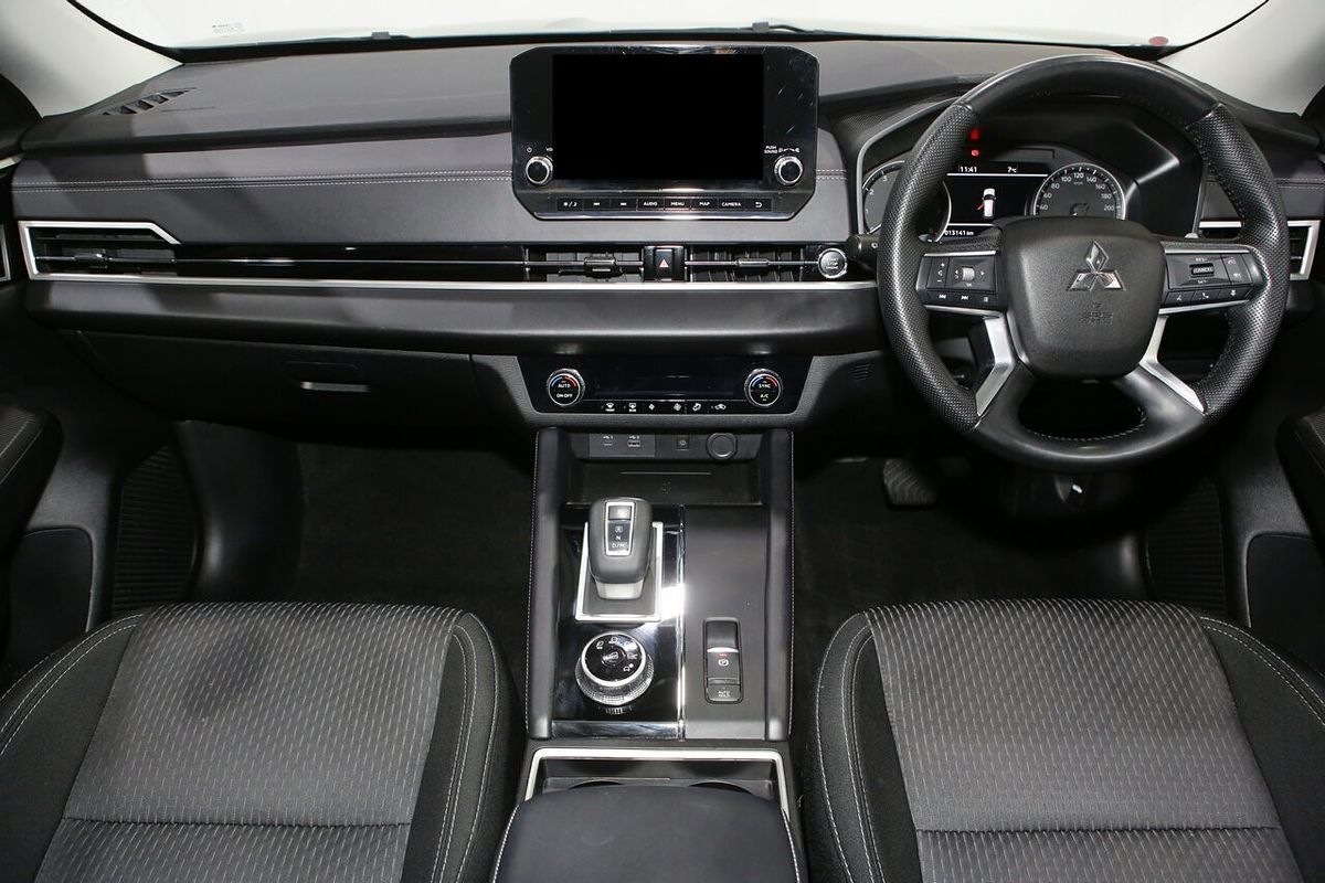 2024 Mitsubishi Outlander LS ZM