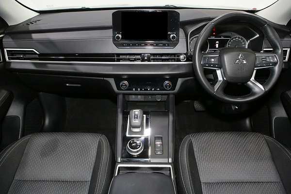 2024 Mitsubishi Outlander LS ZM