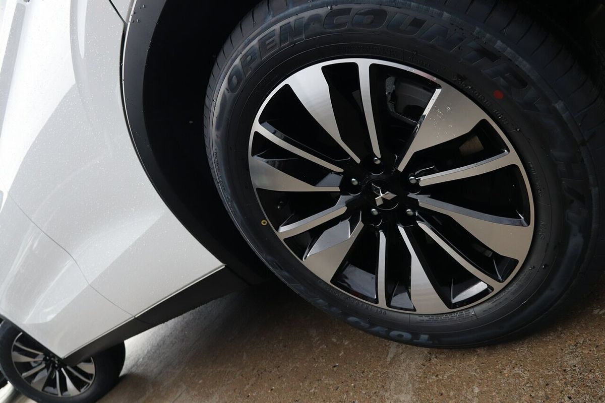 2025 Mitsubishi Outlander LS ZM