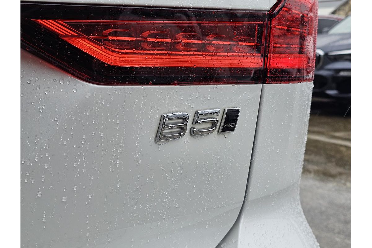 2021 Volvo V60 Cross Country B5