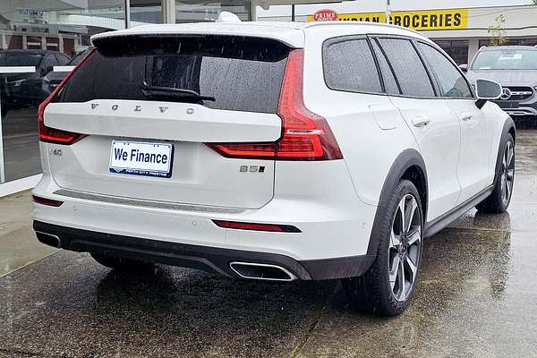 2021 Volvo V60 Cross Country B5