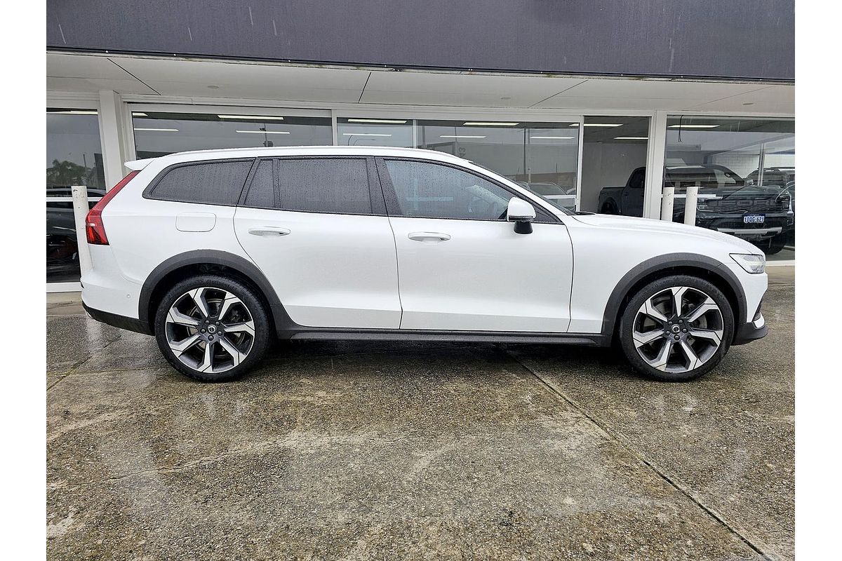 2021 Volvo V60 Cross Country B5