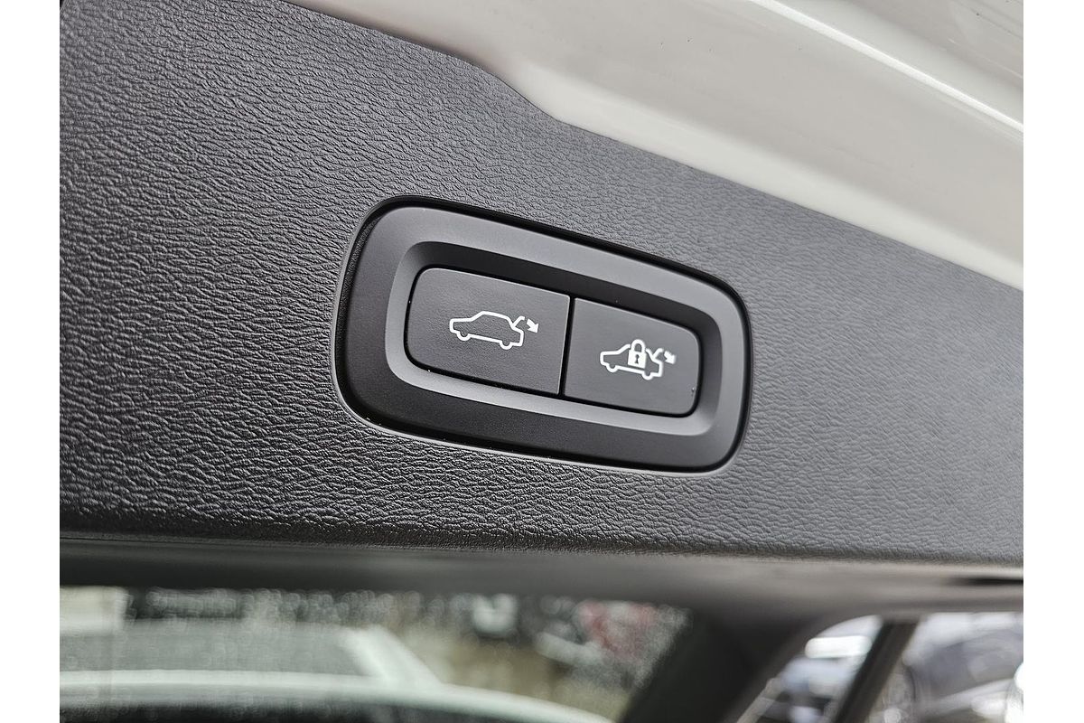 2021 Volvo V60 Cross Country B5