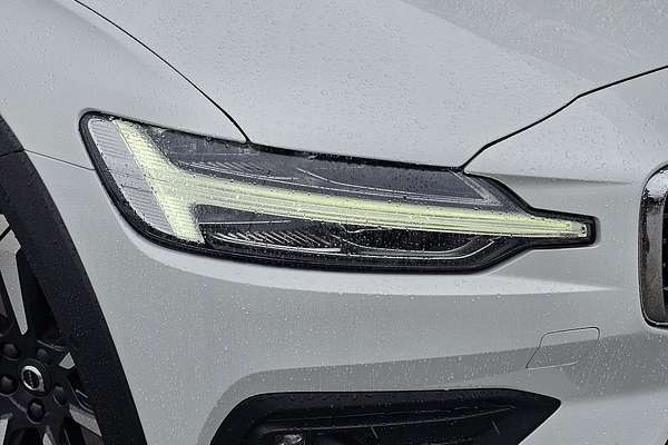 2021 Volvo V60 Cross Country B5