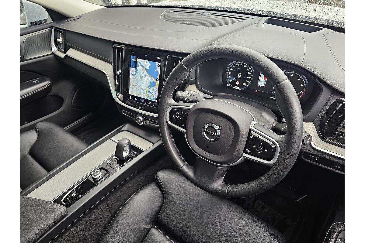 2021 Volvo V60 Cross Country B5