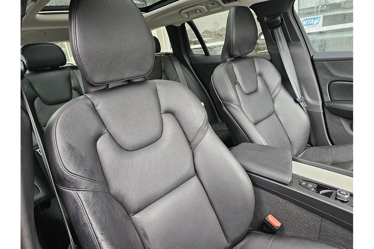 2021 Volvo V60 Cross Country B5