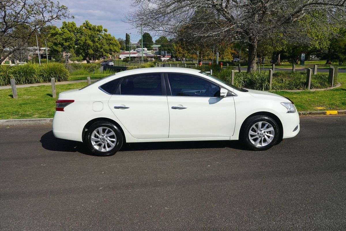 2014 Nissan Pulsar ST B17
