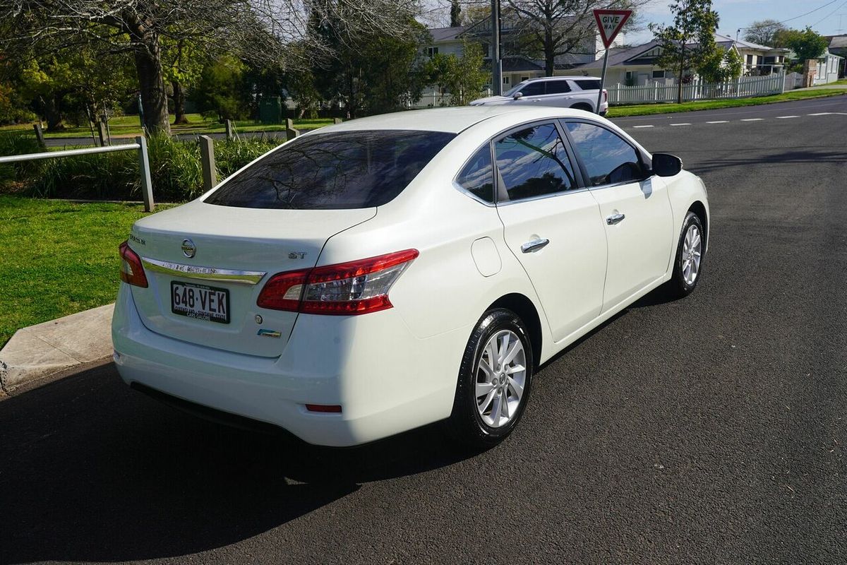 2014 Nissan Pulsar ST B17