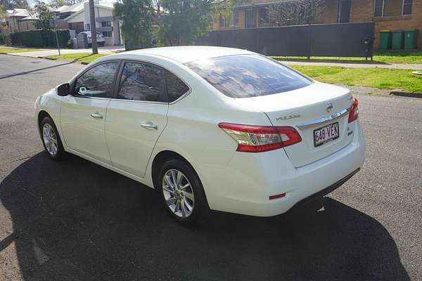 2014 Nissan Pulsar ST B17
