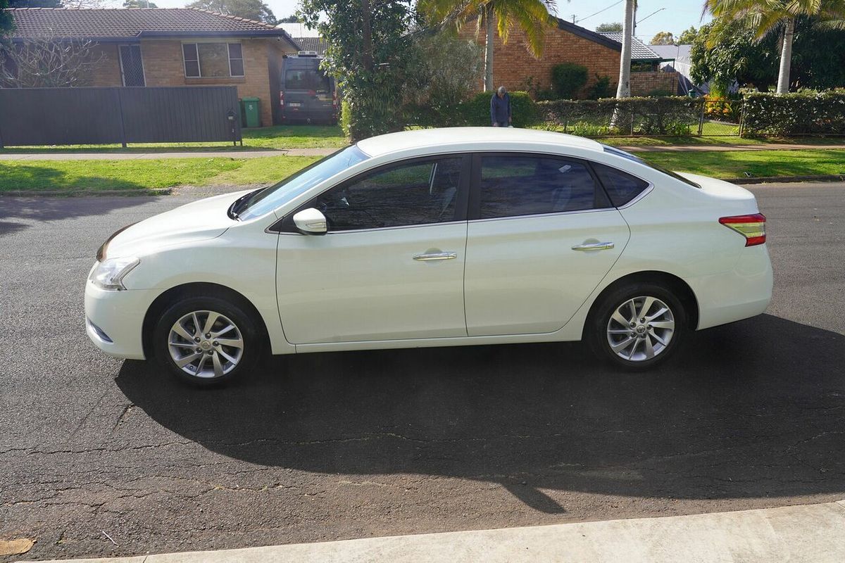2014 Nissan Pulsar ST B17