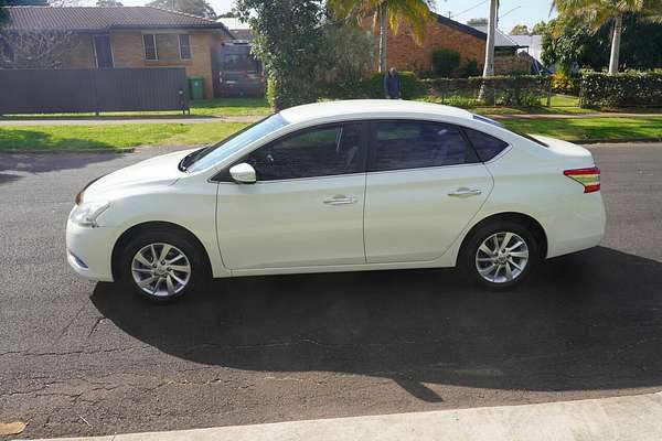 2014 Nissan Pulsar ST B17