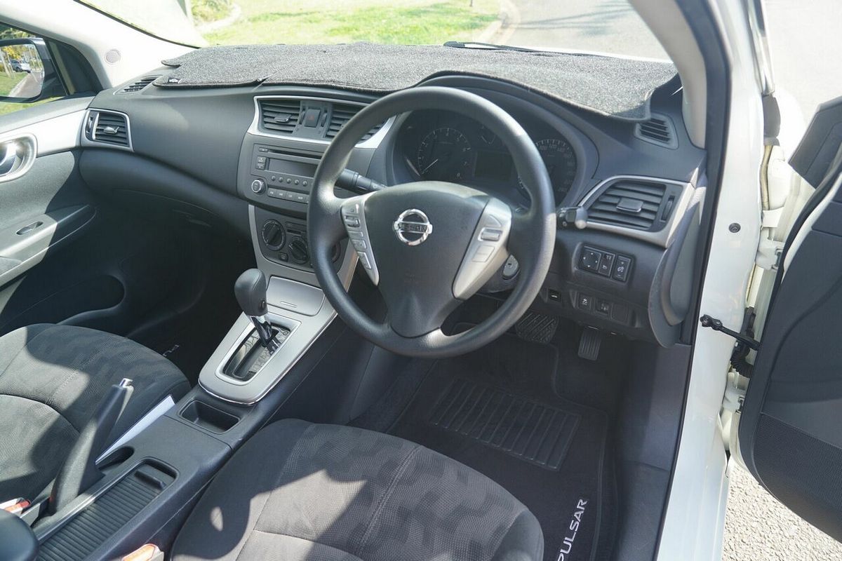 2014 Nissan Pulsar ST B17
