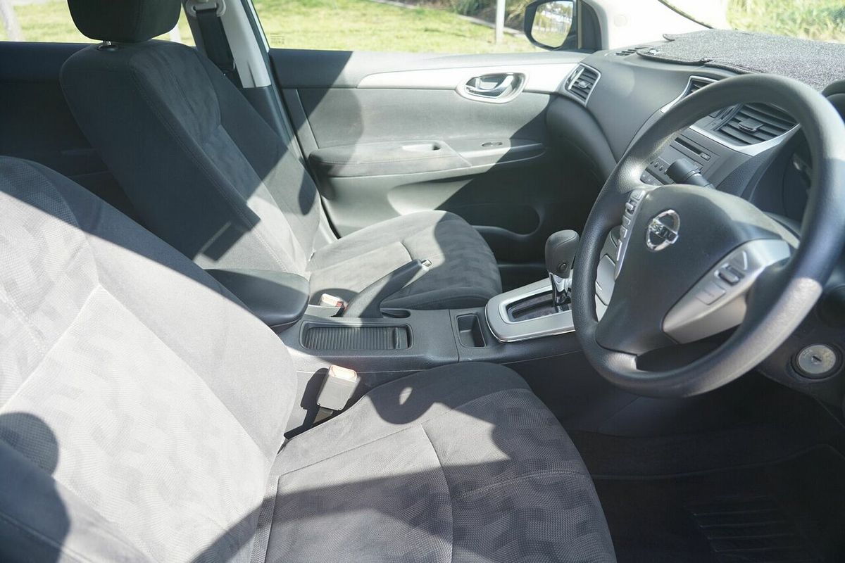 2014 Nissan Pulsar ST B17