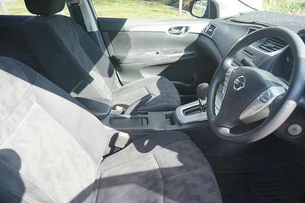 2014 Nissan Pulsar ST B17
