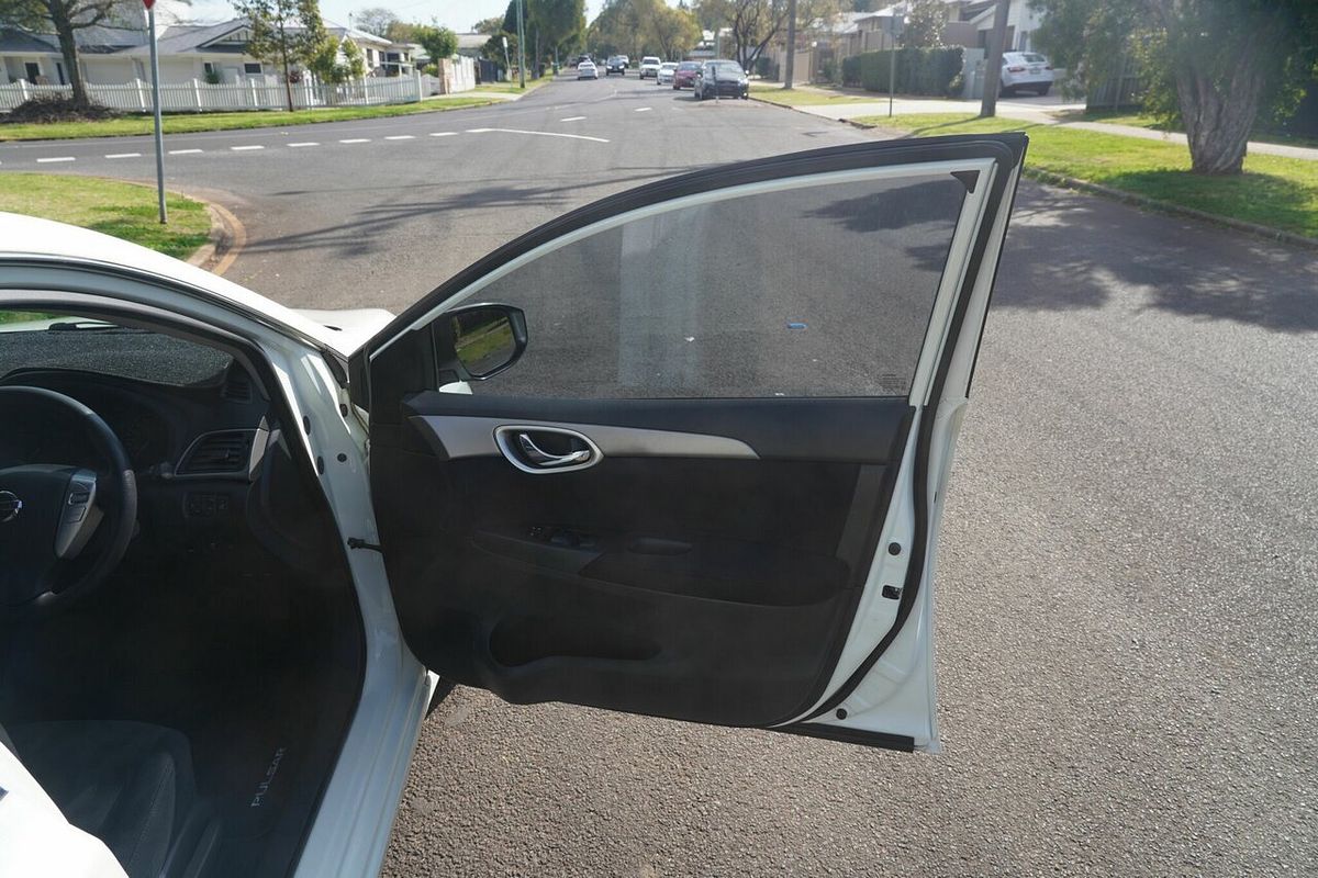 2014 Nissan Pulsar ST B17