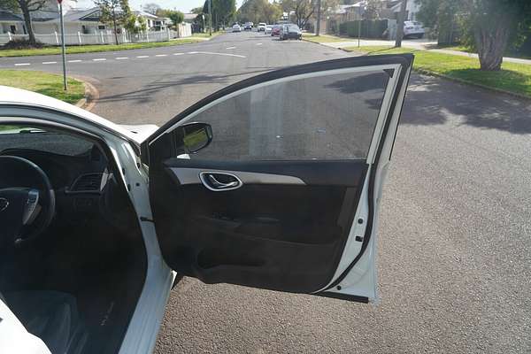 2014 Nissan Pulsar ST B17