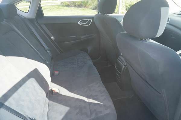 2014 Nissan Pulsar ST B17