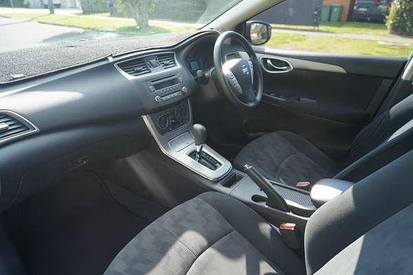2014 Nissan Pulsar ST B17