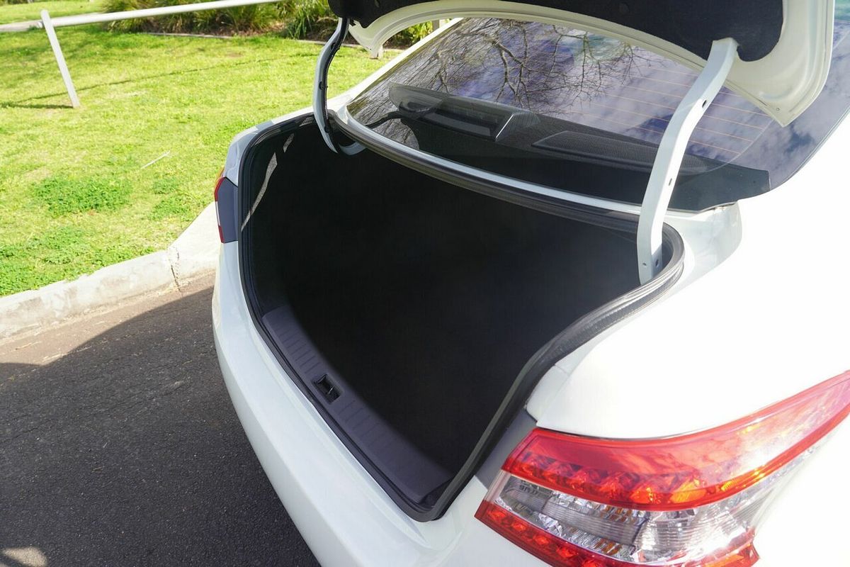 2014 Nissan Pulsar ST B17