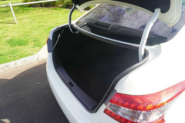 2014 Nissan Pulsar ST B17
