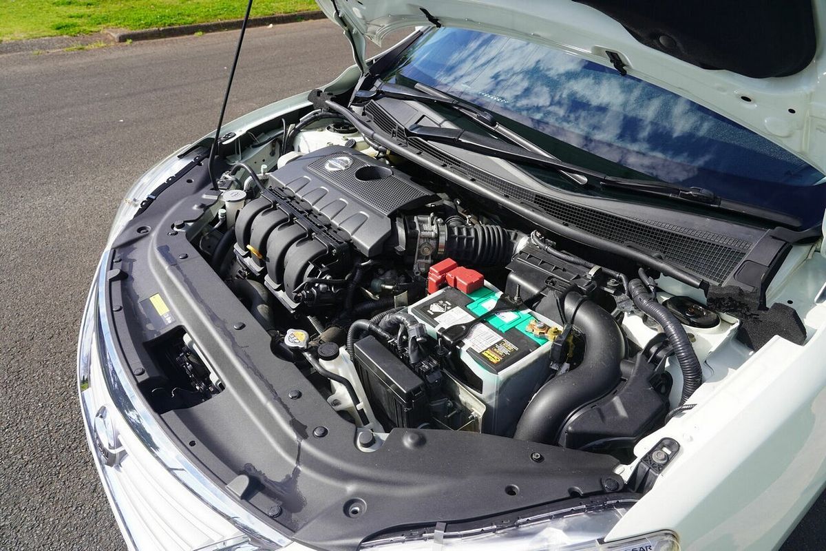 2014 Nissan Pulsar ST B17