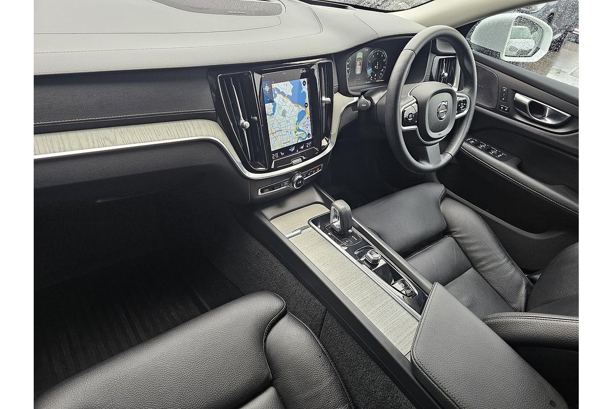 2021 Volvo V60 Cross Country B5