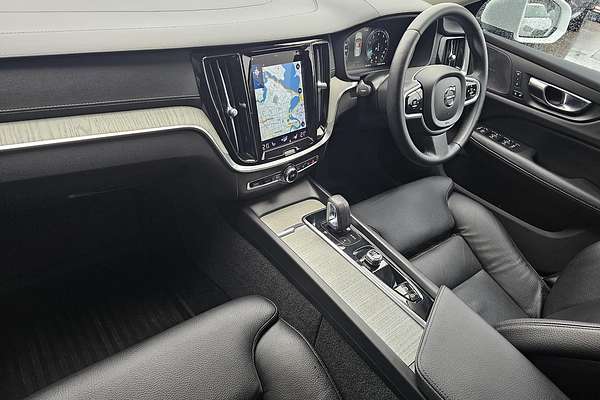 2021 Volvo V60 Cross Country B5