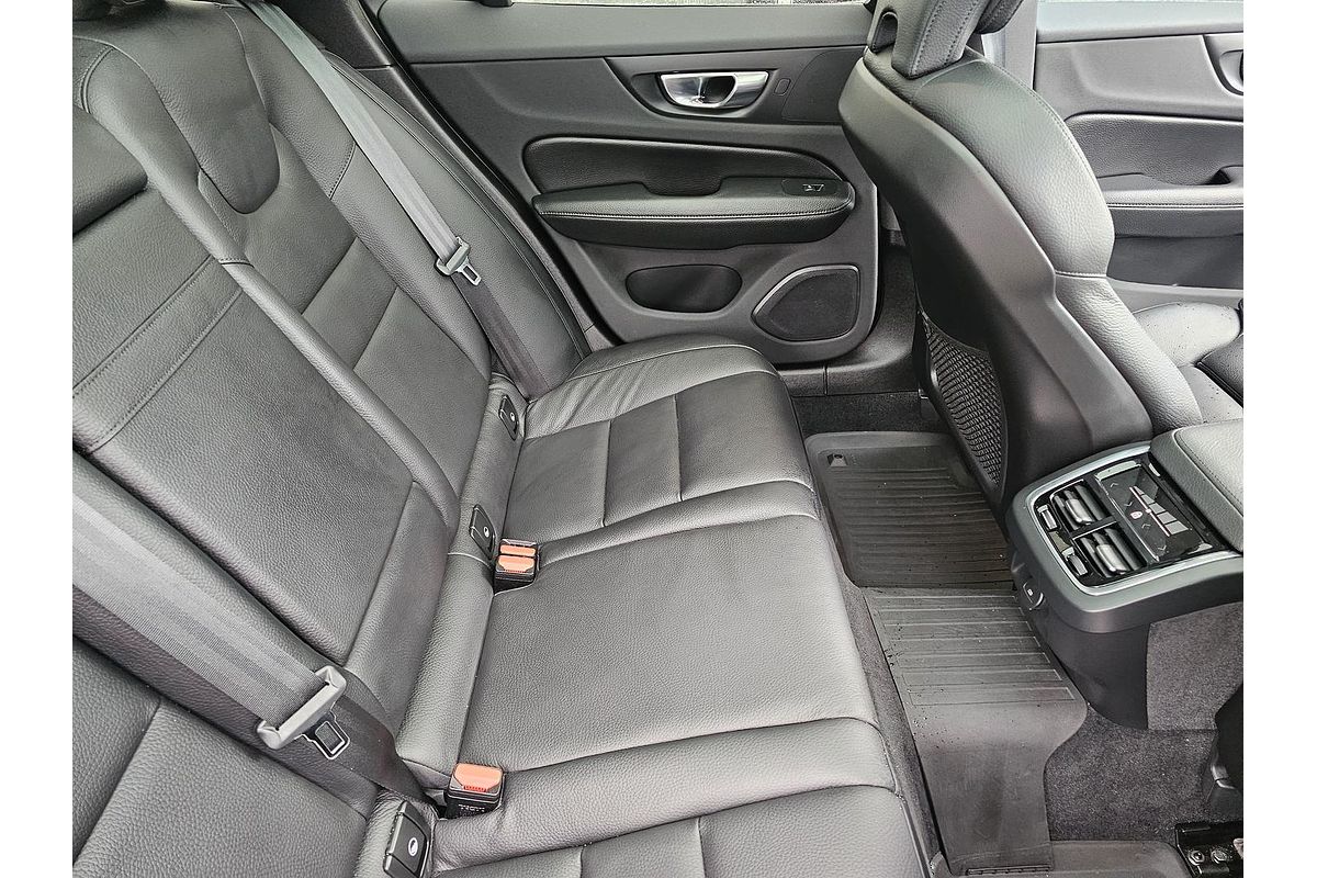 2021 Volvo V60 Cross Country B5